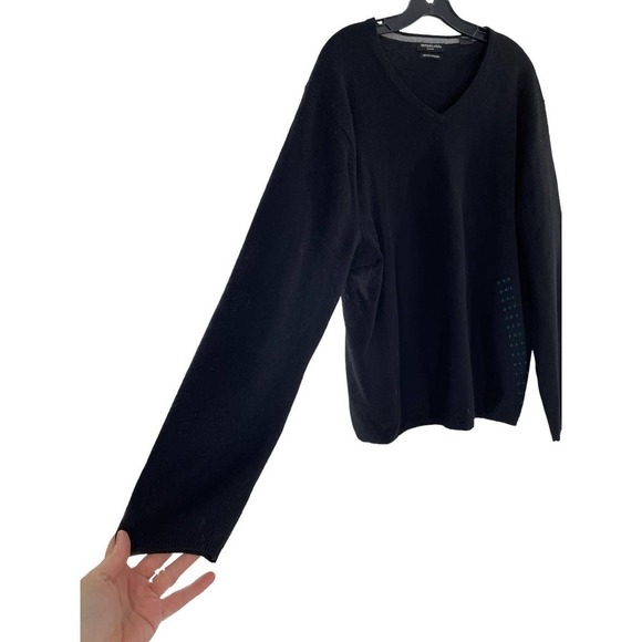 IMPERMEABLE PLATINUM BLACK V NECK MERINO CASHMERE SWEATER - Picture 3 of 6